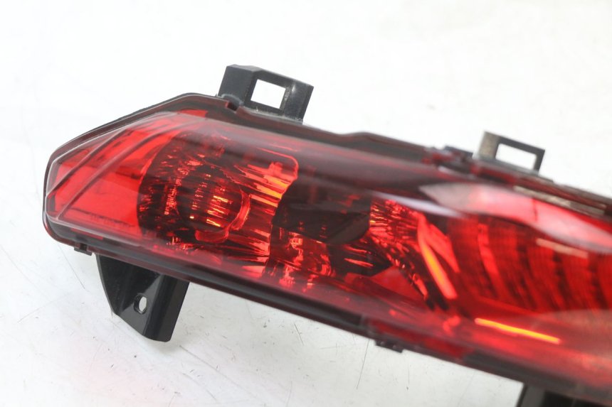 photo de FAROL TRASEIRO ESQUERDO PIAGGIO MP3 HPE 350 (2018 - 2020) - Ampliação técnica