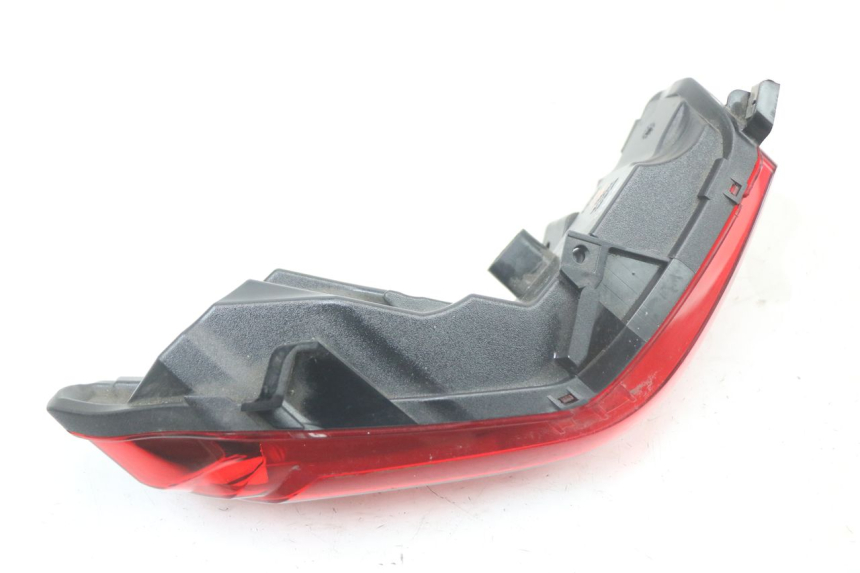 photo de FAROL TRASEIRO ESQUERDO PIAGGIO MP3 HPE 350 (2018 - 2020) - Pontos de fixação