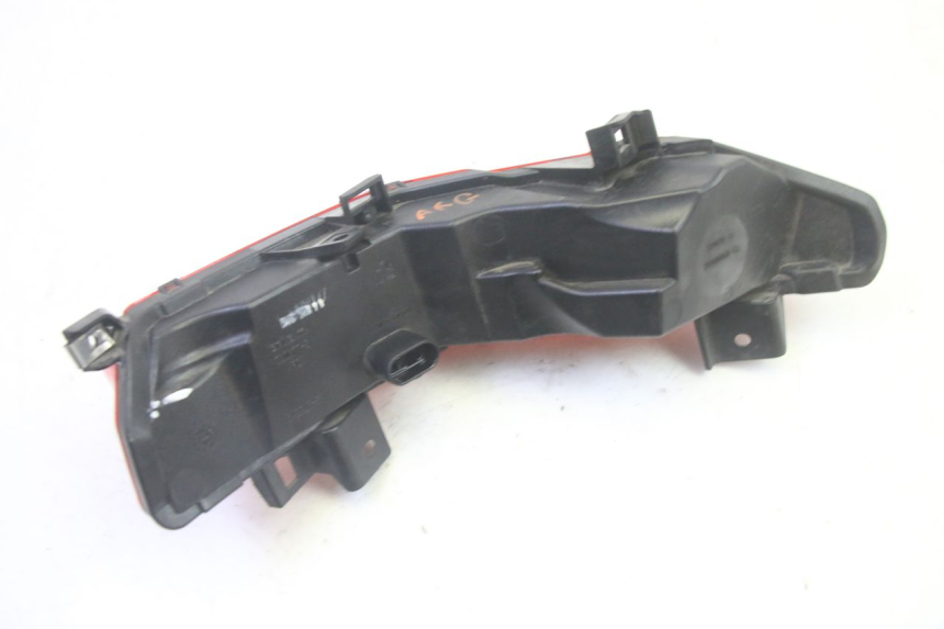 photo de FAROL TRASEIRO ESQUERDO PIAGGIO MP3 HPE 350 (2018 - 2020) - Ampliação técnica