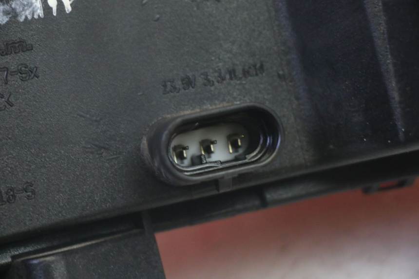 photo de FAROL TRASEIRO ESQUERDO PIAGGIO MP3 HPE 350 (2018 - 2020) - Vista geral