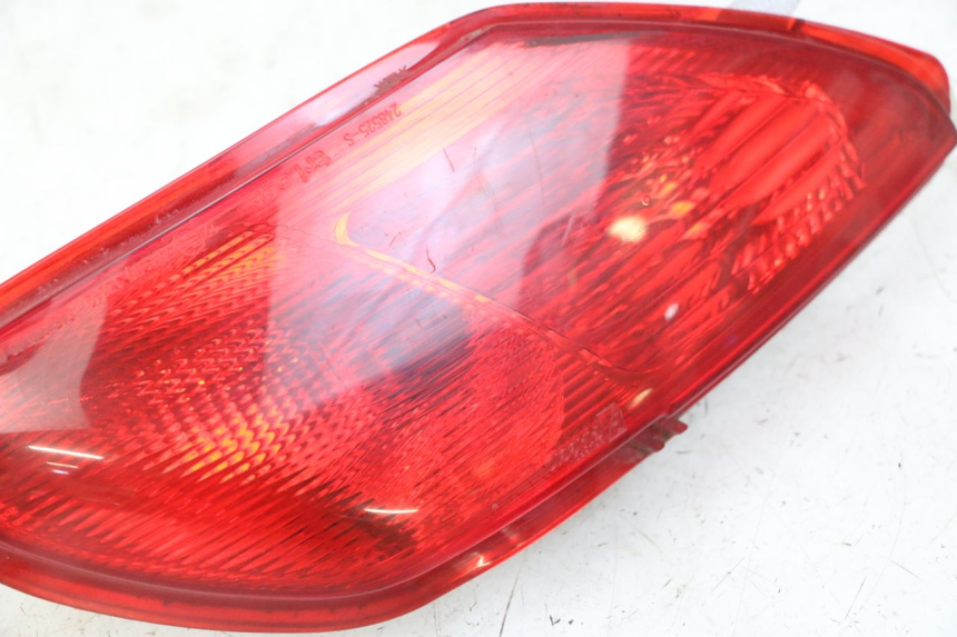photo de FAROL TRASEIRO ESQUERDO PIAGGIO MP3 LT 300 (2010 - 2016) - Vista geral