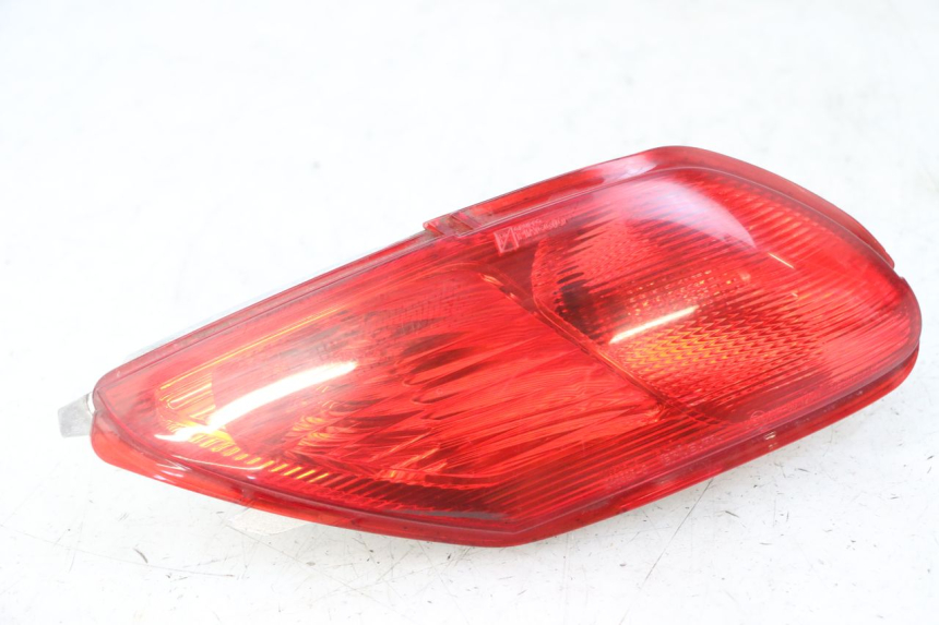photo de FAROL TRASEIRO ESQUERDO PIAGGIO MP3 LT 300 (2010 - 2016) - Estado da superfície