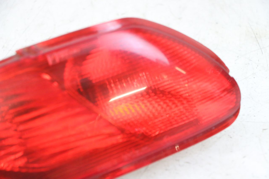 photo de FAROL TRASEIRO ESQUERDO PIAGGIO MP3 LT 300 (2010 - 2016) - Peça verificada