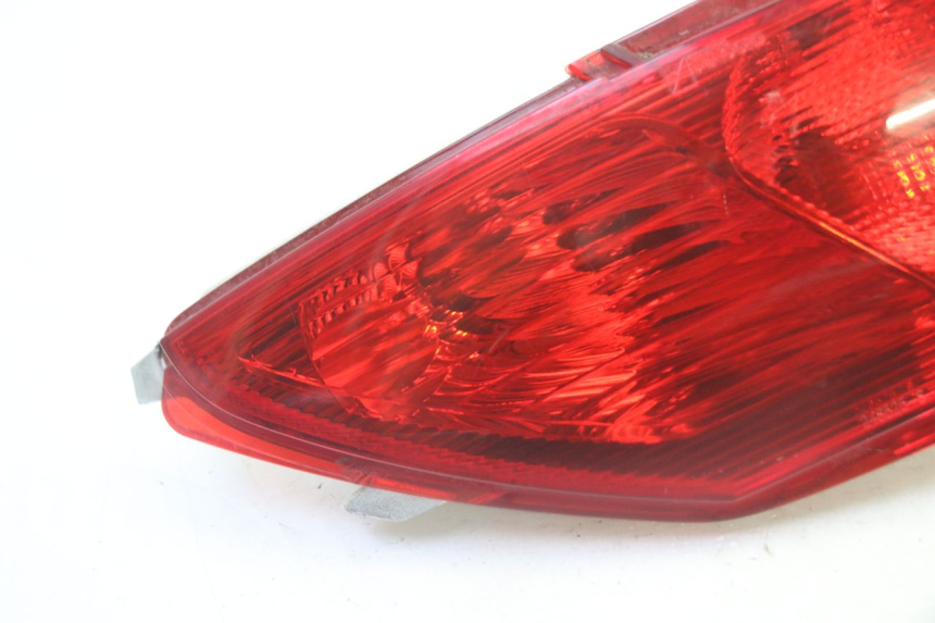 photo de FAROL TRASEIRO ESQUERDO PIAGGIO MP3 LT 300 (2010 - 2016) - Detalhe da peça