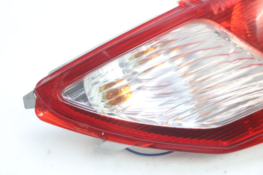 photo de FAROL TRASEIRO ESQUERDO PIAGGIO MP3 LT 300 (2010 - 2016) - Detalhe da peça