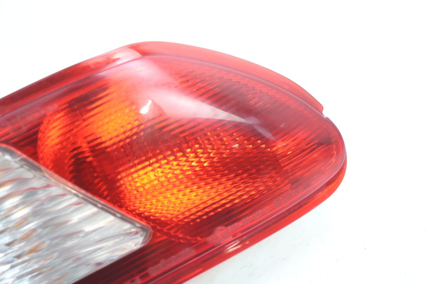photo de FAROL TRASEIRO ESQUERDO PIAGGIO MP3 LT 300 (2010 - 2016) - Zoom do estado de desgaste