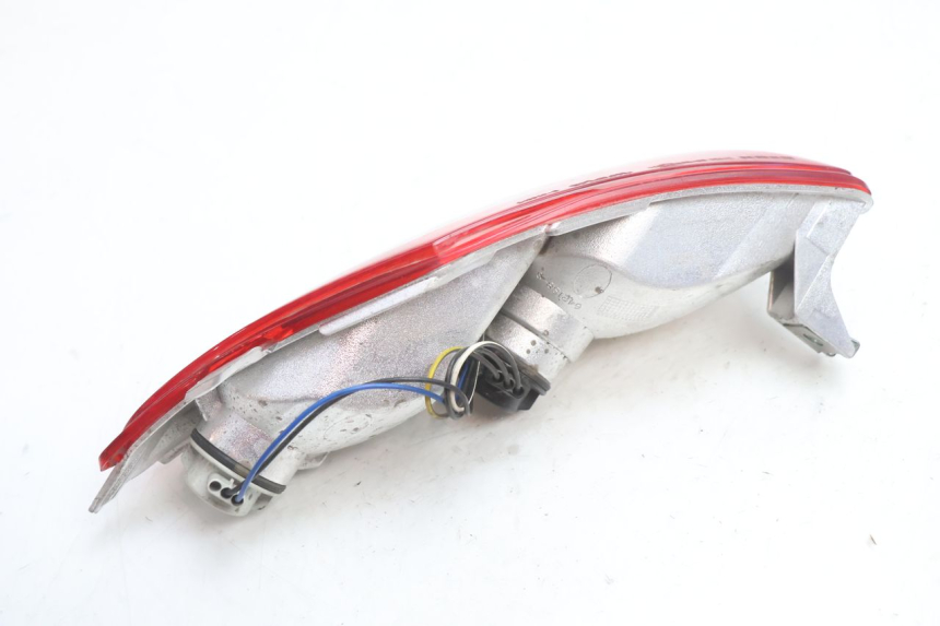 photo de FAROL TRASEIRO ESQUERDO PIAGGIO MP3 LT 300 (2010 - 2016) - Outro ângulo de visão