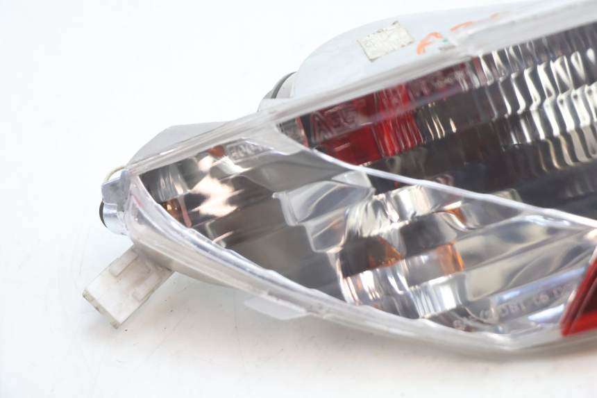 photo de FAROL TRASEIRO ESQUERDO PIAGGIO MP3 LT 400 (2007 - 2012) - Detalhe da peça