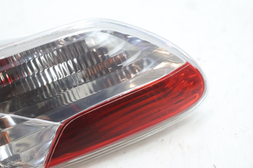 photo de FAROL TRASEIRO ESQUERDO PIAGGIO MP3 LT 400 (2007 - 2012) - Zoom do estado de desgaste