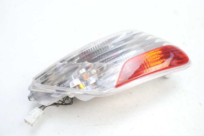 photo de FAROL TRASEIRO ESQUERDO PIAGGIO MP3 LT 400 (2007 - 2012) - Outro ângulo de visão