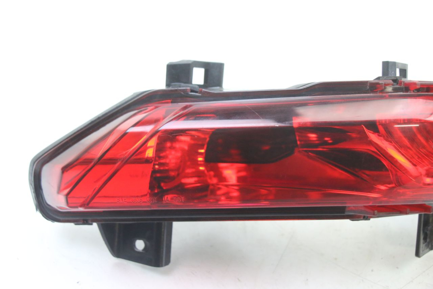 photo de FAROL TRASEIRO ESQUERDO PIAGGIO MP3 500 (2014 - 2017) - Zoom do estado de desgaste
