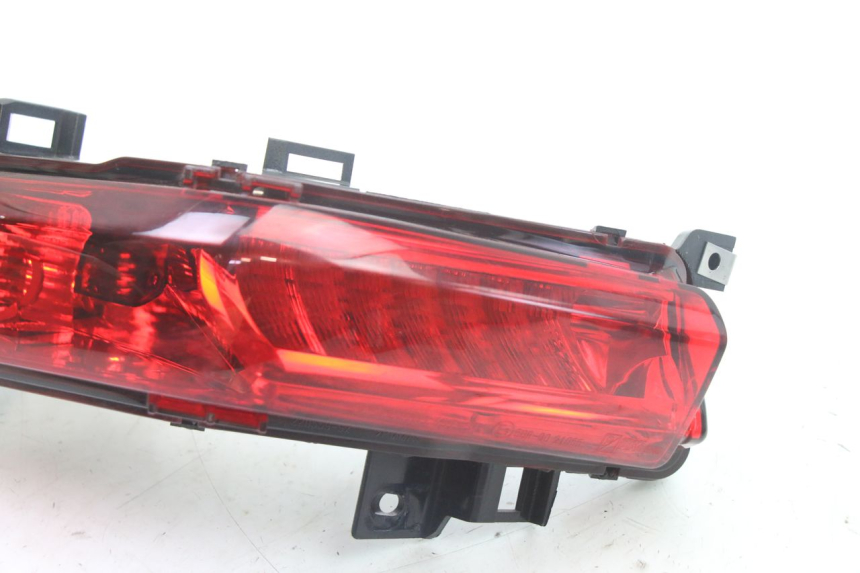 photo de FAROL TRASEIRO ESQUERDO PIAGGIO MP3 500 (2014 - 2017) - Outro ângulo de visão