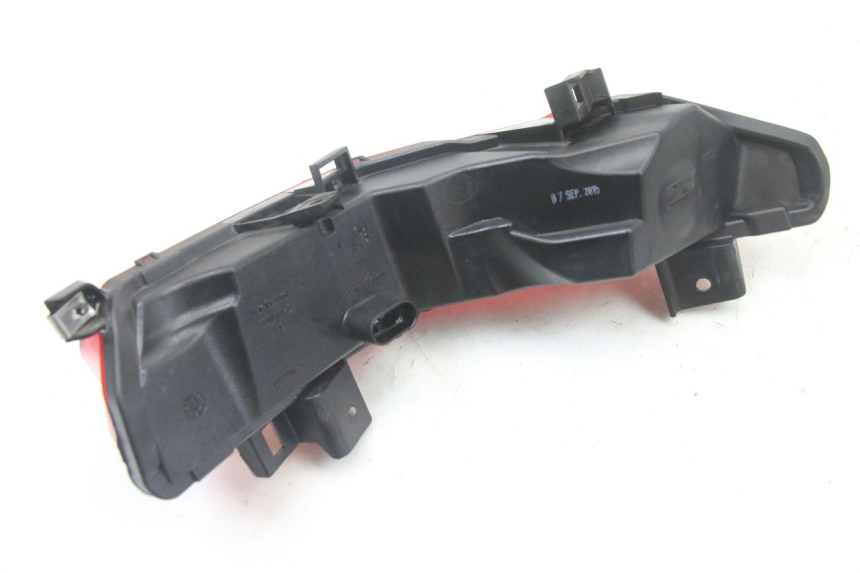 photo de FAROL TRASEIRO ESQUERDO PIAGGIO MP3 500 (2014 - 2017) - Pontos de fixação