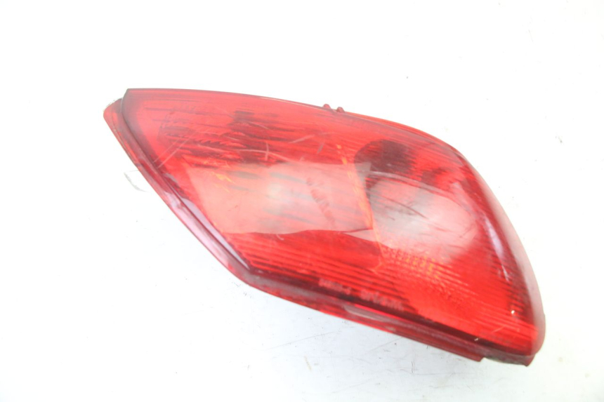 photo de FAROL TRASEIRO ESQUERDO PIAGGIO MP3 500 (2011 - 2015) - Detalhe da peça