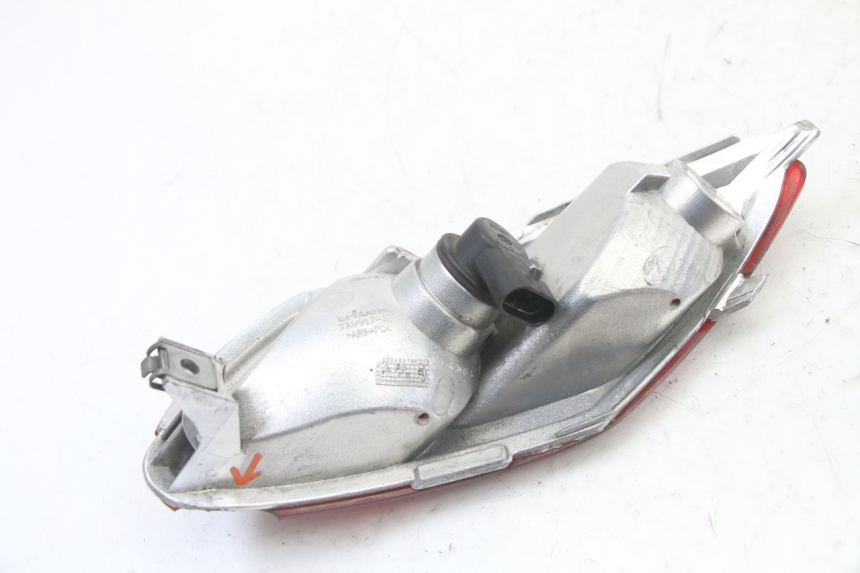 photo de FAROL TRASEIRO ESQUERDO PIAGGIO MP3 500 (2011 - 2015) - Estado da superfície