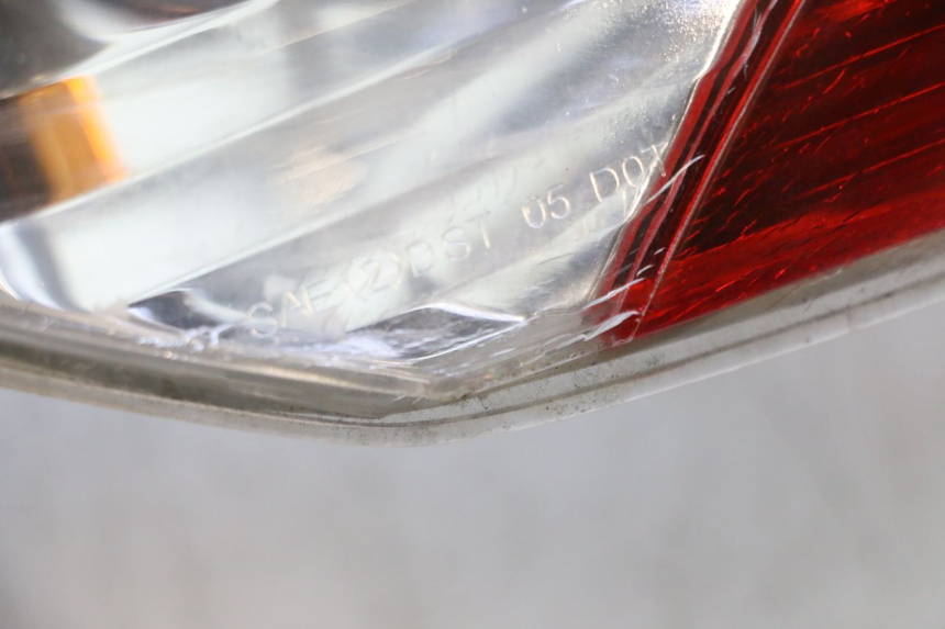 photo de FAROL TRASEIRO ESQUERDO PIAGGIO MP3 RL 250 (2006 - 2010) - Ampliação técnica