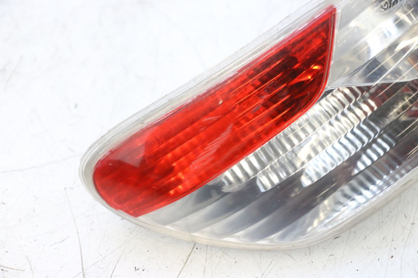 photo de FAROL TRASEIRO ESQUERDO PIAGGIO MP3 RL 250 (2006 - 2010) - Pontos de fixação