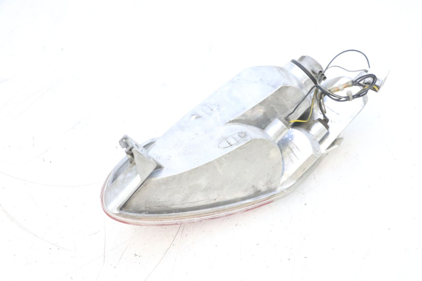 photo de FAROL TRASEIRO ESQUERDO PIAGGIO MP3 RL 250 (2006 - 2010) - Marcações e referências