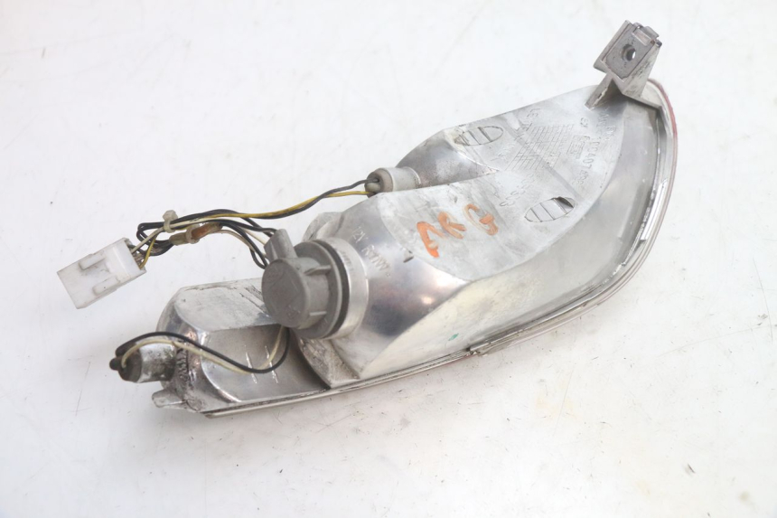 photo de FAROL TRASEIRO ESQUERDO PIAGGIO MP3 125 (2006 - 2014) - Vista geral