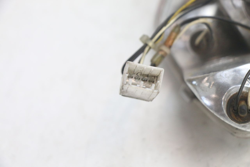 photo de FAROL TRASEIRO ESQUERDO PIAGGIO MP3 125 (2006 - 2014) - Pontos de fixação