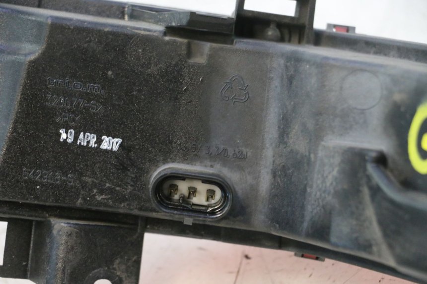 photo de FAROL TRASEIRO ESQUERDO PIAGGIO MP3 500 (2016 - 2018) - Vista geral