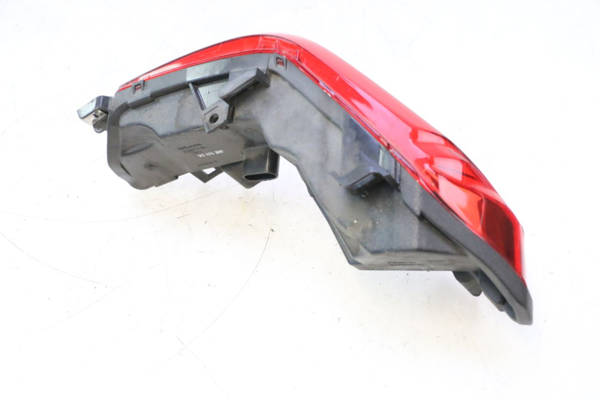 photo de FAROL TRASEIRO ESQUERDO PIAGGIO MP3 500 (2016 - 2018) - Pontos de fixação