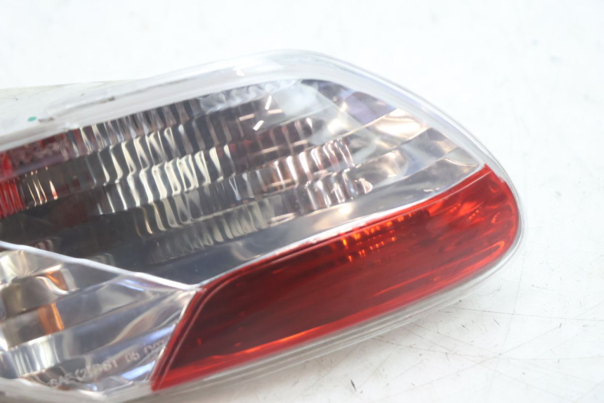photo de FAROL TRASEIRO ESQUERDO PIAGGIO MP3 125 (2006 - 2014) - Zoom do estado de desgaste