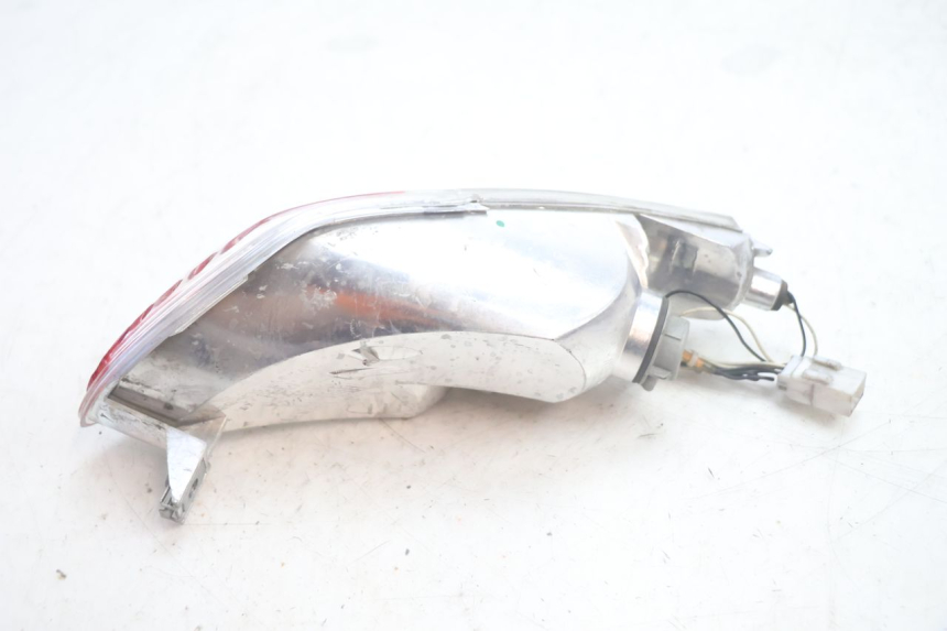 photo de FAROL TRASEIRO ESQUERDO PIAGGIO MP3 125 (2006 - 2014) - Outro ângulo de visão
