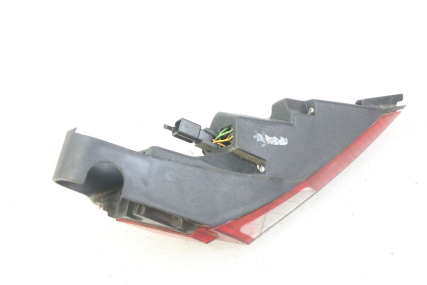 photo de FAROLIM TRASEIRO ESQUERDO PEUGEOT SATELIS COMPRESSOR K15 125 (2006 - 2009) - Pontos de fixação