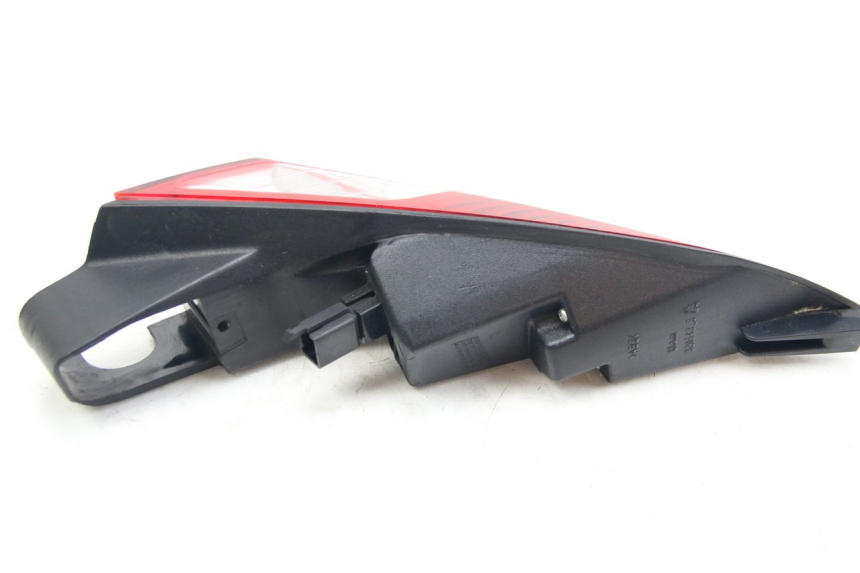 photo de FAROLIM TRASEIRO ESQUERDO PEUGEOT SATELIS 125 (2006 - 2009) - Detalhe da peça