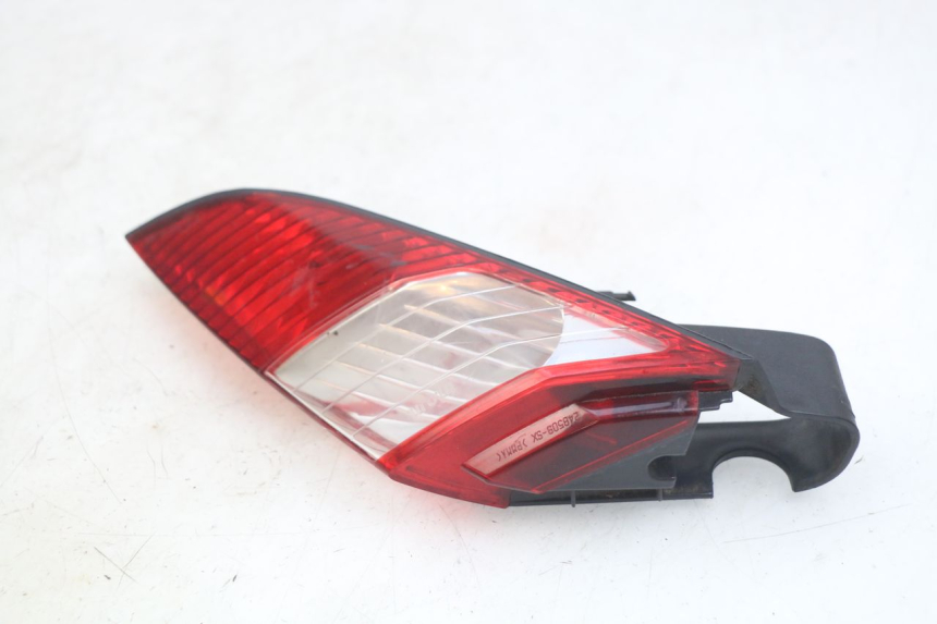 photo de FAROL TRASEIRO ESQUERDO PEUGEOT SATELIS 125 (2010 - 2012) - Zoom do estado de desgaste