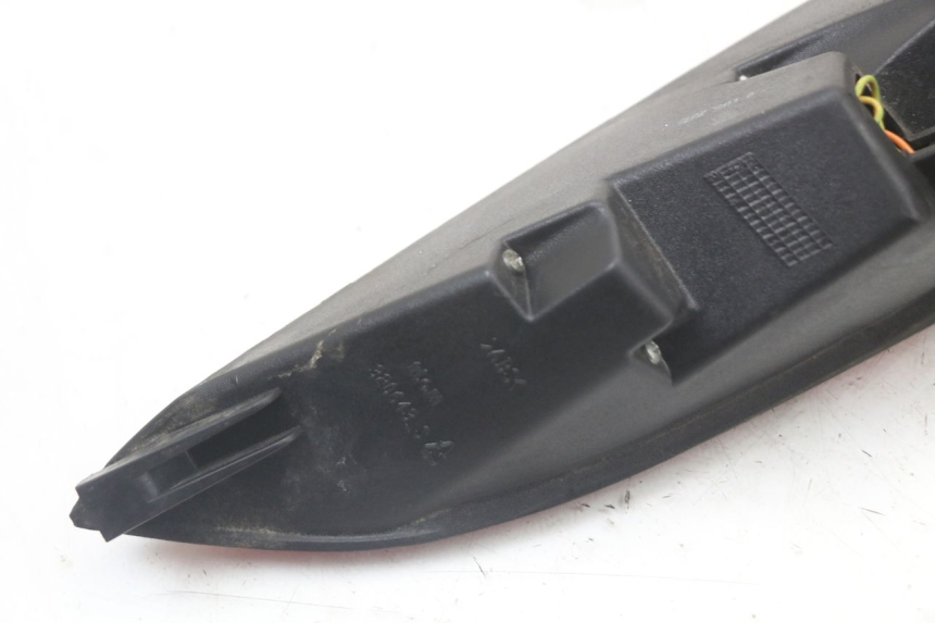 photo de FAROL TRASEIRO ESQUERDO PEUGEOT SATELIS 125 (2010 - 2012) - Estado da superfície