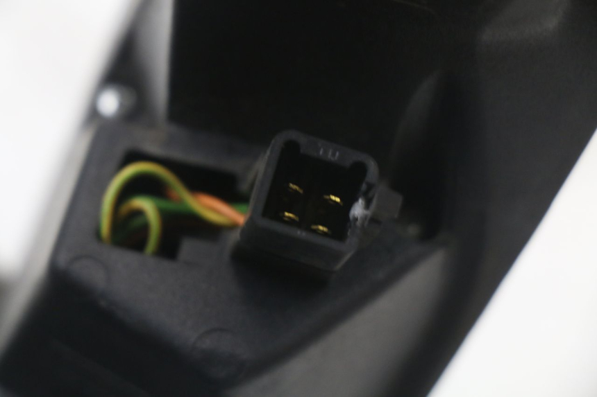 photo de FAROL TRASEIRO ESQUERDO PEUGEOT SATELIS 125 (2010 - 2012) - Marcações e referências