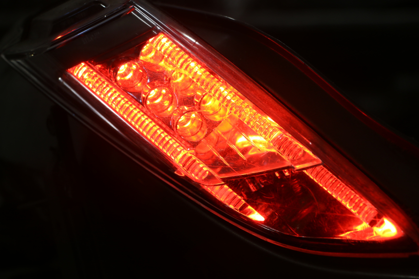 photo de FAROL TRASEIRO ESQUERDO PEUGEOT SATELIS 125 (2013 - 2018) - Zoom do estado de desgaste