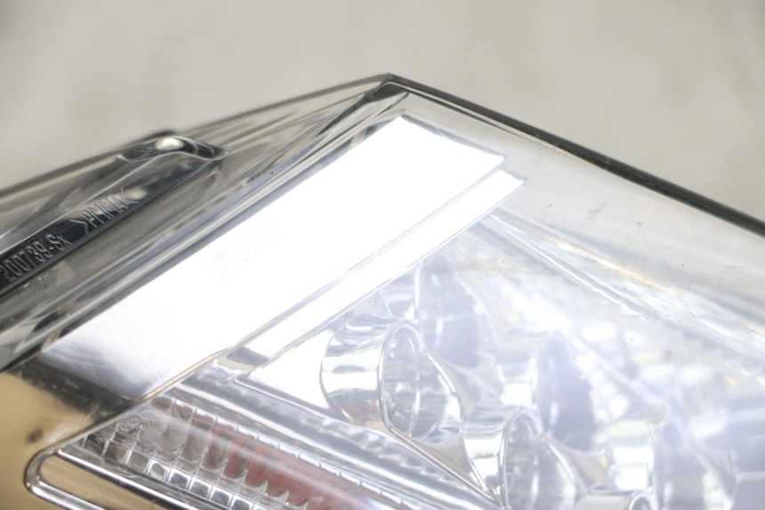 photo de FAROL TRASEIRO ESQUERDO PEUGEOT SATELIS 125 (2013 - 2018) - Outro ângulo de visão