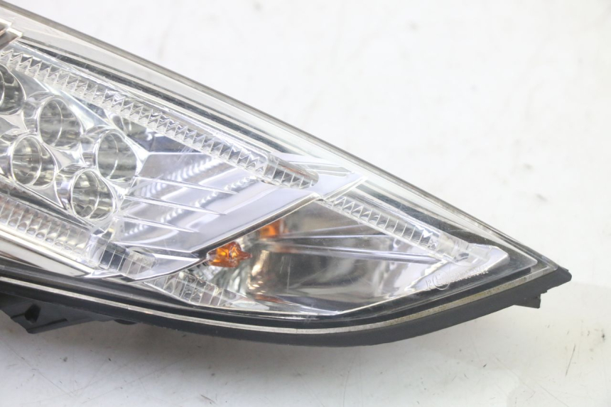 photo de FAROL TRASEIRO ESQUERDO PEUGEOT SATELIS 125 (2013 - 2018) - Zoom do estado de desgaste