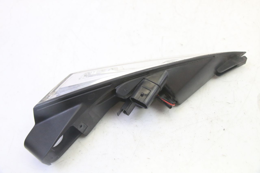 photo de FAROL TRASEIRO ESQUERDO PEUGEOT SATELIS 125 (2013 - 2018) - Pontos de fixação