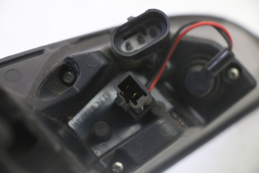 photo de FAROL TRASEIRO ESQUERDO PEUGEOT SATELIS 125 (2013 - 2018) - Estado da superfície