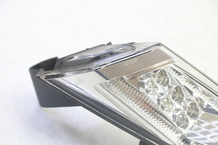 photo de FAROL TRASEIRO ESQUERDO PEUGEOT SATELIS 125 (2010 - 2012) - Detalhe da peça