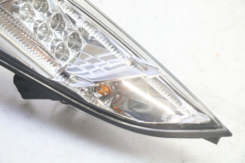 photo de FAROL TRASEIRO ESQUERDO PEUGEOT SATELIS 125 (2010 - 2012) - Zoom do estado de desgaste