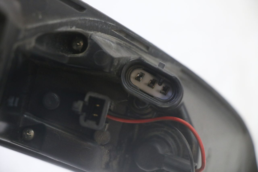 photo de FAROL TRASEIRO ESQUERDO PEUGEOT SATELIS 125 (2010 - 2012) - Estado da superfície