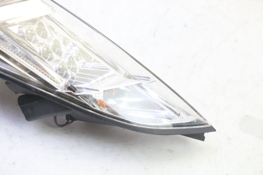 photo de FAROL TRASEIRO ESQUERDO PEUGEOT SATELIS 125 (2013 - 2018) - Zoom do estado de desgaste