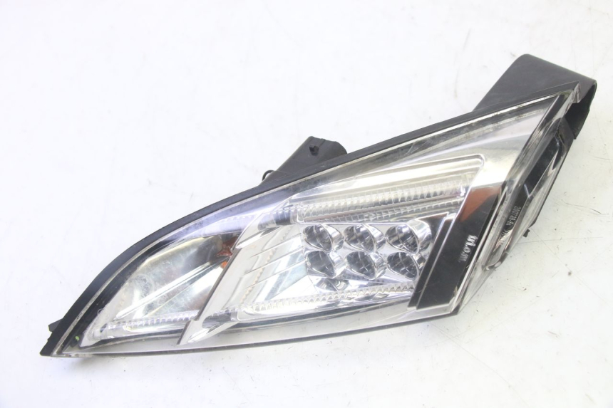 photo de FAROL TRASEIRO ESQUERDO PEUGEOT SATELIS 125 (2013 - 2018) - Outro ângulo de visão