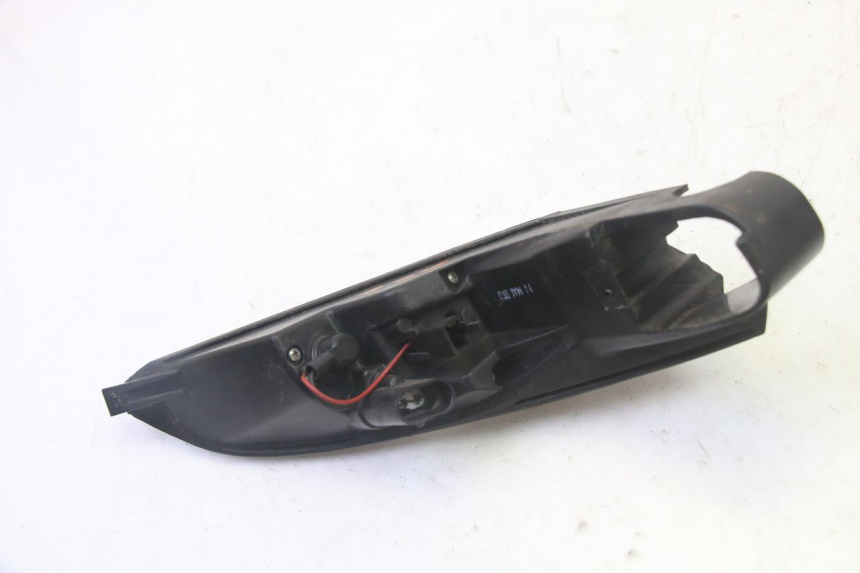 photo de FAROL TRASEIRO ESQUERDO PEUGEOT SATELIS 125 (2013 - 2018) - Pontos de fixação