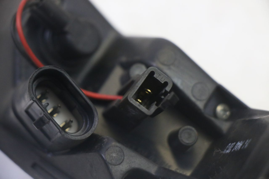 photo de FAROL TRASEIRO ESQUERDO PEUGEOT SATELIS 125 (2013 - 2018) - Estado da superfície