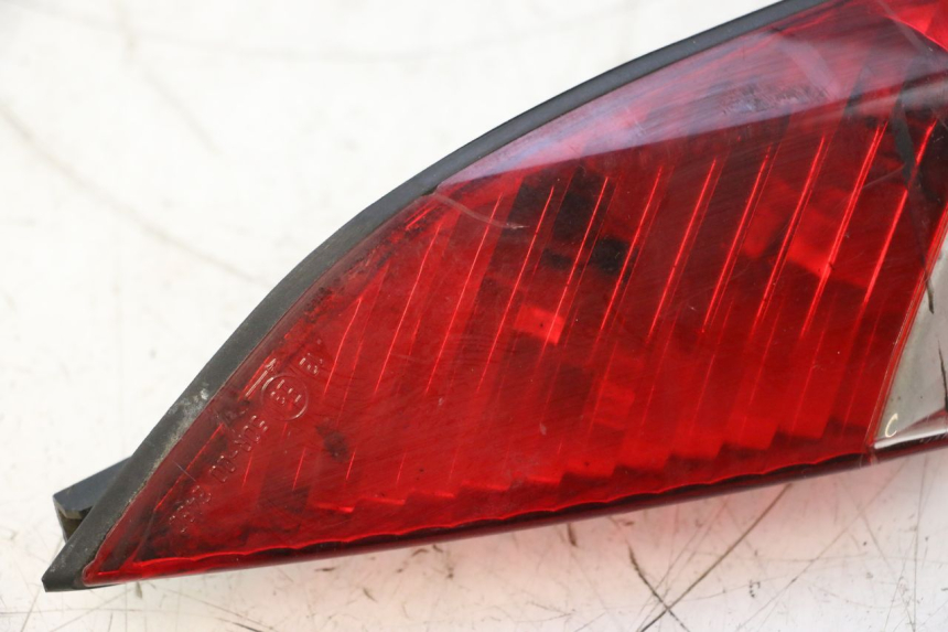 photo de FAROLIM TRASEIRO ESQUERDO PEUGEOT SATELIS 125 (2006 - 2009) - Pontos de fixação