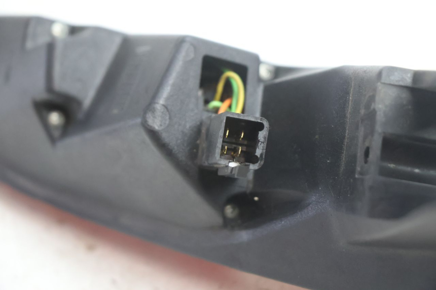 photo de FAROLIM TRASEIRO ESQUERDO PEUGEOT SATELIS 125 (2006 - 2009) - Pontos de fixação