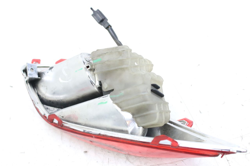 photo de FAROL TRASEIRO ESQUERDO MBK SKYCRUISER 125 (2010 - 2013) - Zoom do estado de desgaste