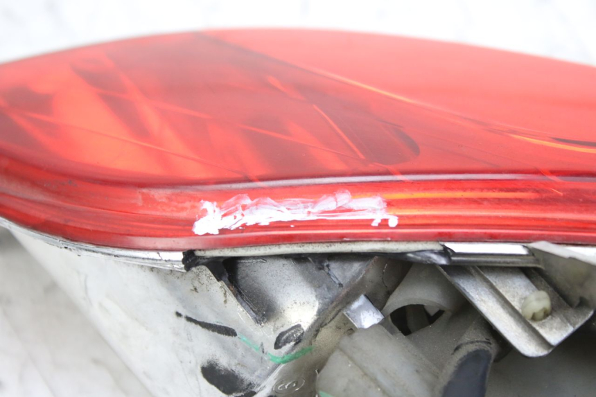 photo de FAROL TRASEIRO ESQUERDO MBK SKYCRUISER 125 (2010 - 2013) - Ampliação técnica