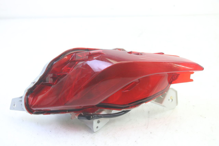 photo de FAROLIM TRASEIRO ESQUERDO YAMAHA TRICITY 300 (2020 - 2024) - Detalhe da peça